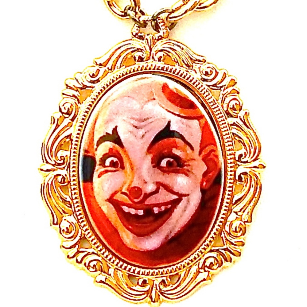 GASOLINE GLAMOUR TOOTHY CLOWNY PORCELAIN NECKALCE